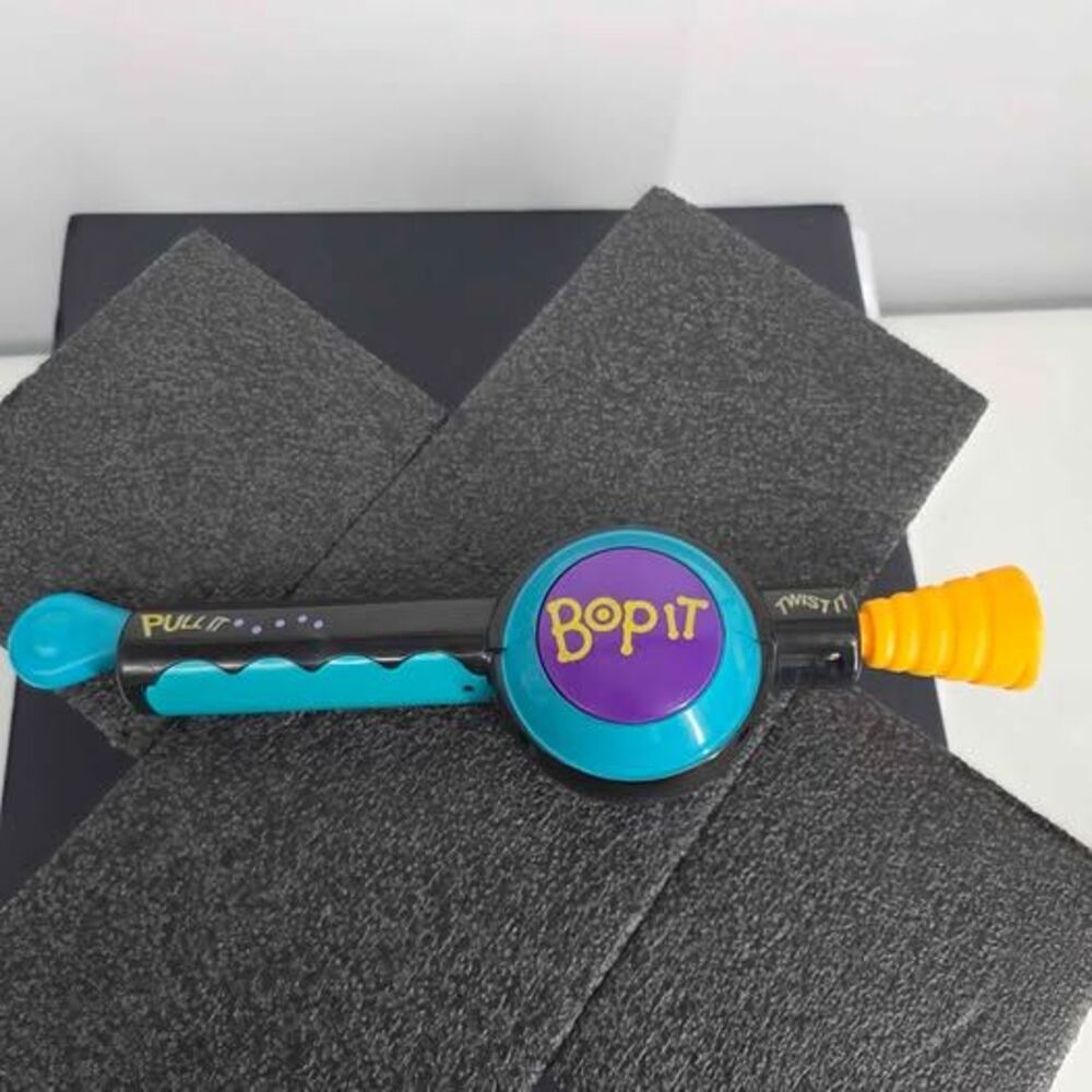 Vintage 1996 Hasbro Tiger Electronics Bop It Handheld Electronic Game